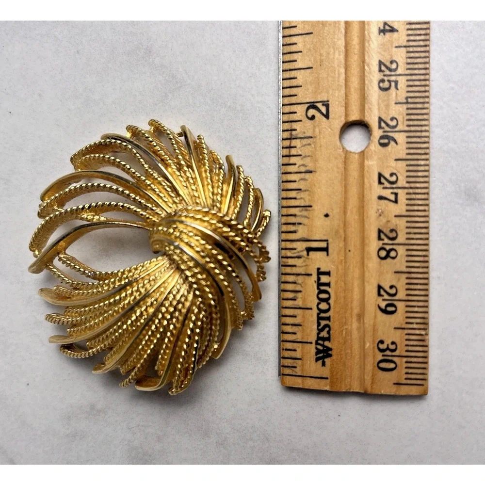 Monet Cordelia Brooch Pin Starburst Fringe Fireworks Gold Tone Vintage 1960s 2